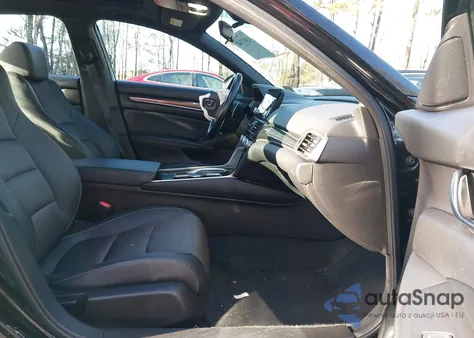 2021 Honda Accord Sport 2.0T z USA, uszkodzony, nr VIN 1HGCV2F33MA010888